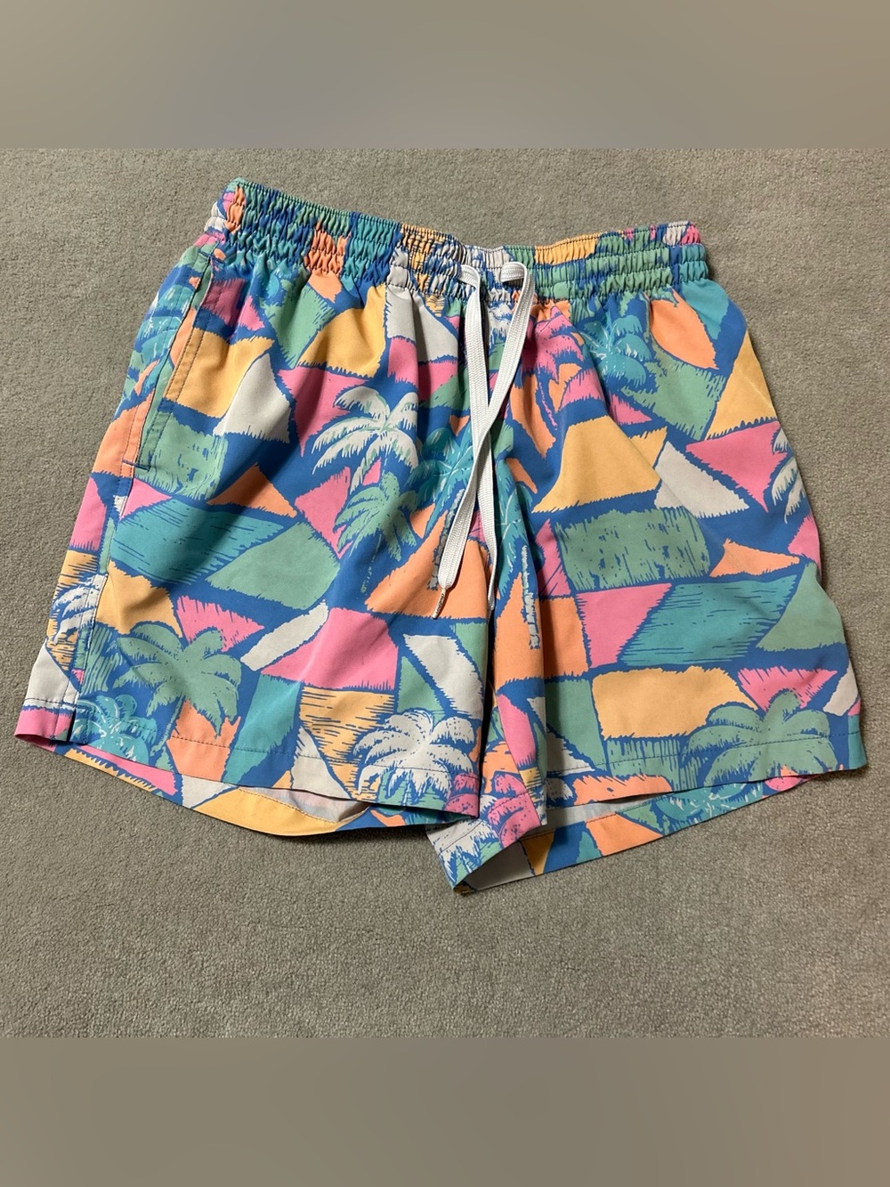 Chubbies Vibrant Palm Print Athletic Swim Trunks w/5.5” Inseam - Mens Size Small